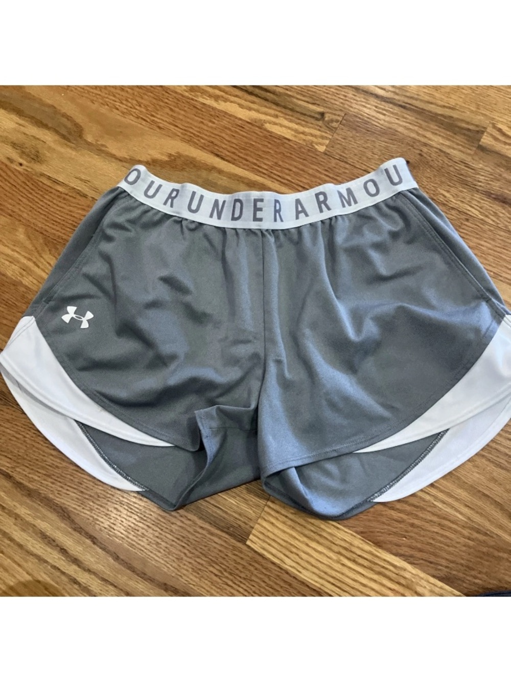 Under Armour Women's Active Shorts Bundle Gray.  Poly/Nylon Sz M EUC - Picture 2 of 10